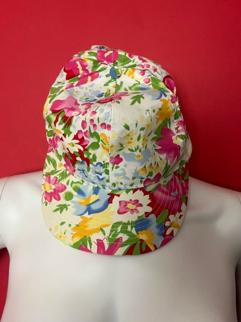 Dainty coloful floral baseball hat 🩷🤍